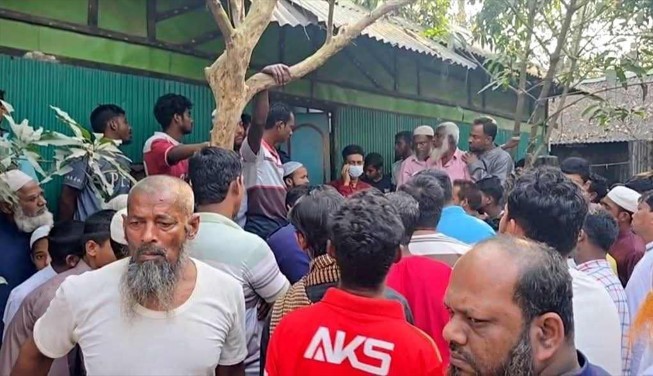 কুমিল্লায় একই ঘরের দুই কক্ষে ঝুলছিল মা-মেয়ের লাশ